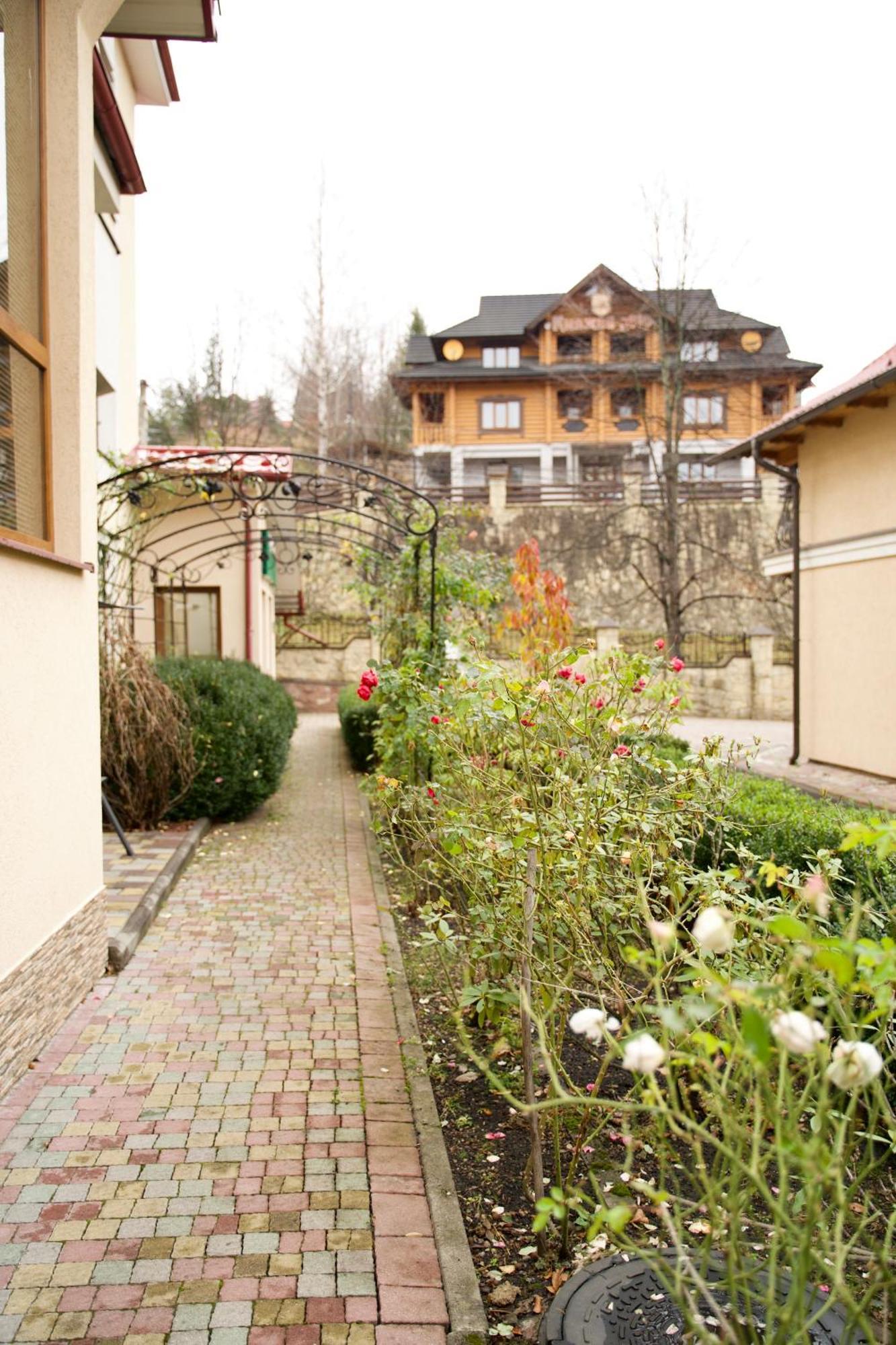 Петрос Family Hotel Яремче Екстер'єр фото